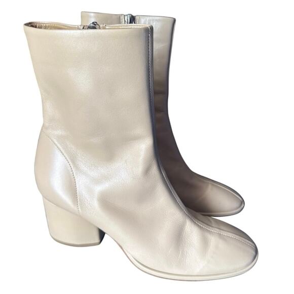 Aeyde Ayla Round-Toe Boots - Picture 2 of 11